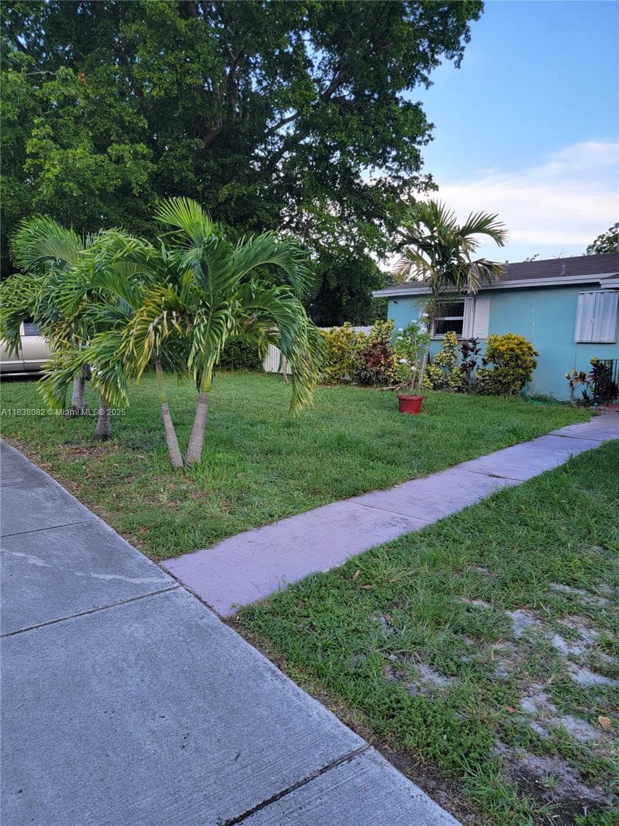 1760 NW 135th St photo 2