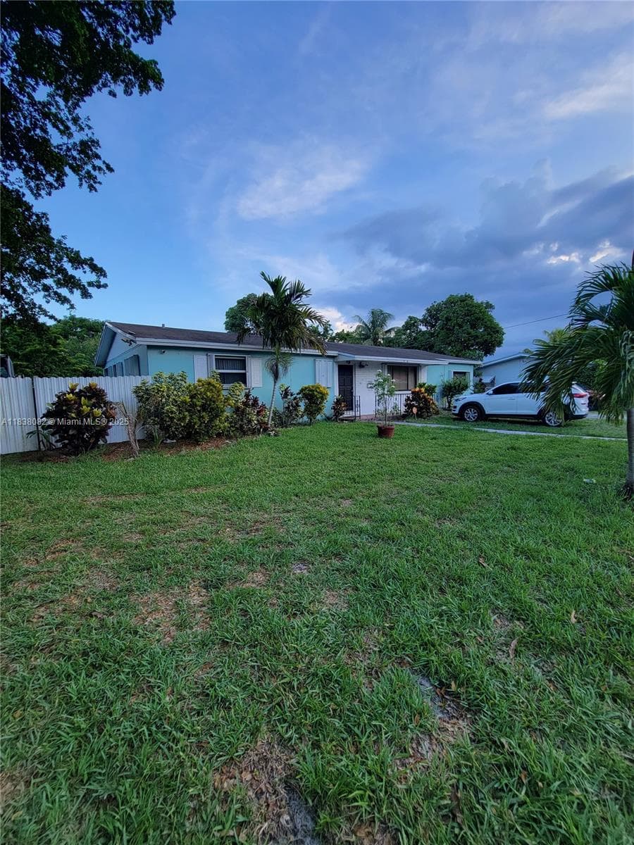 1760 NW 135th St photo 3
