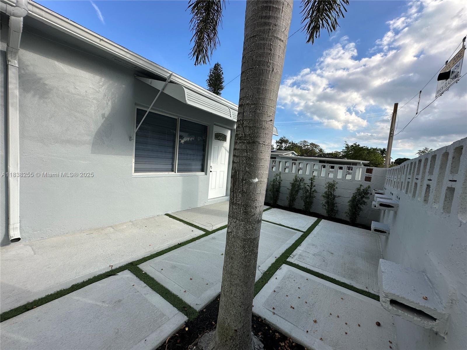 1300 NW 7th Ter photo 2