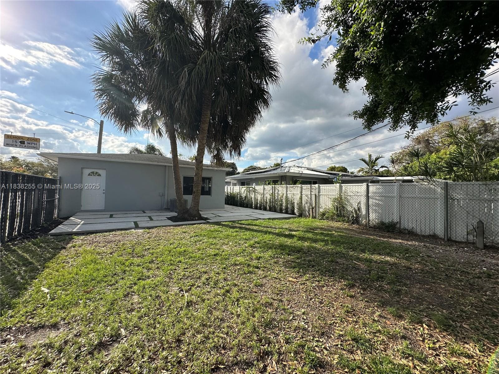 1300 NW 7th Ter photo 14