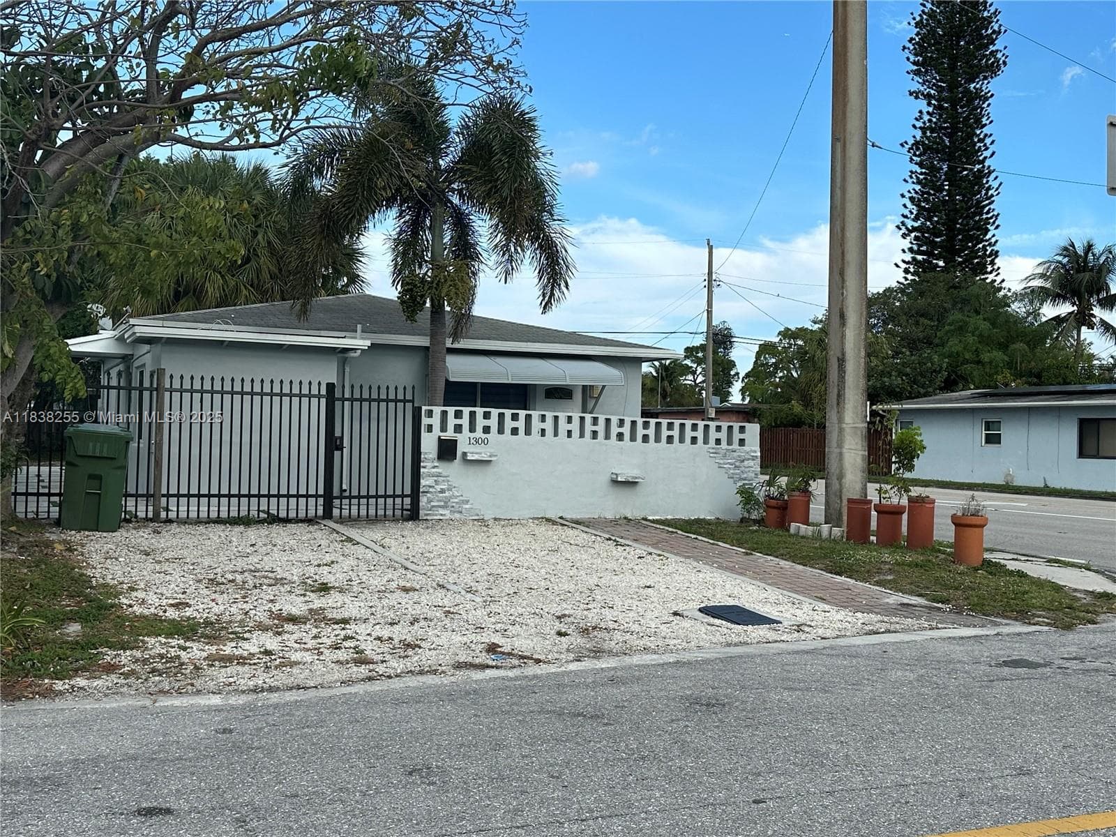 1300 NW 7th Ter photo 15