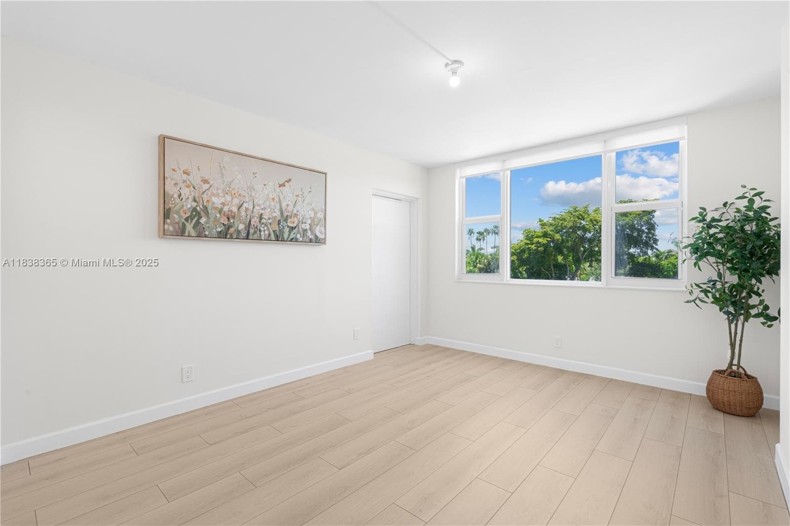 Hillcrest · #314B in Hollywood - Photo 12