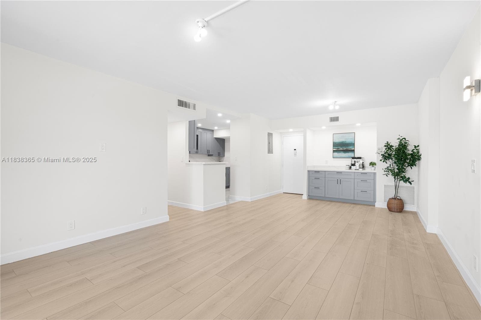 Hillcrest · #314B in Hollywood - Photo 5