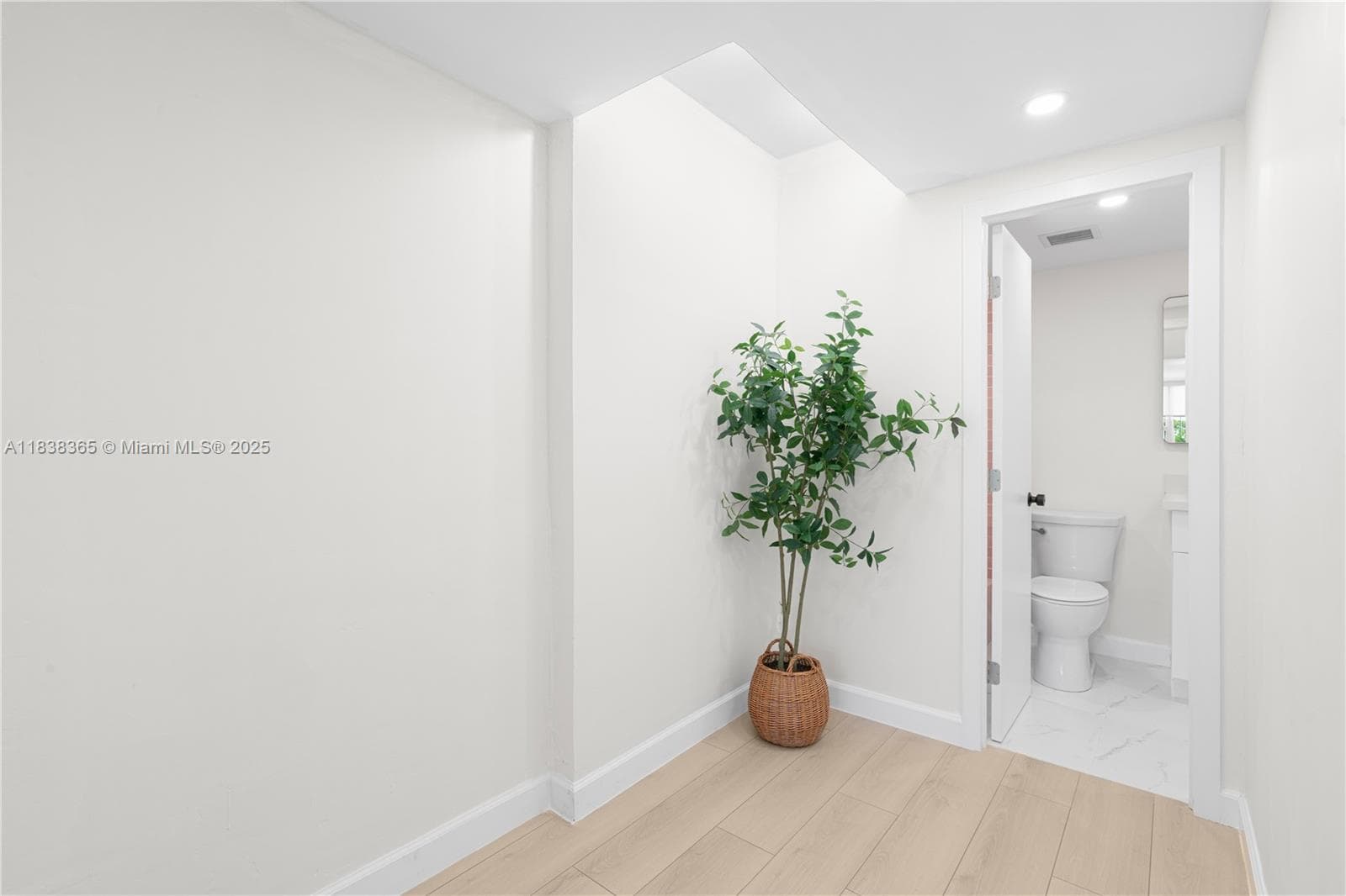 Hillcrest · #314B in Hollywood - Photo 15
