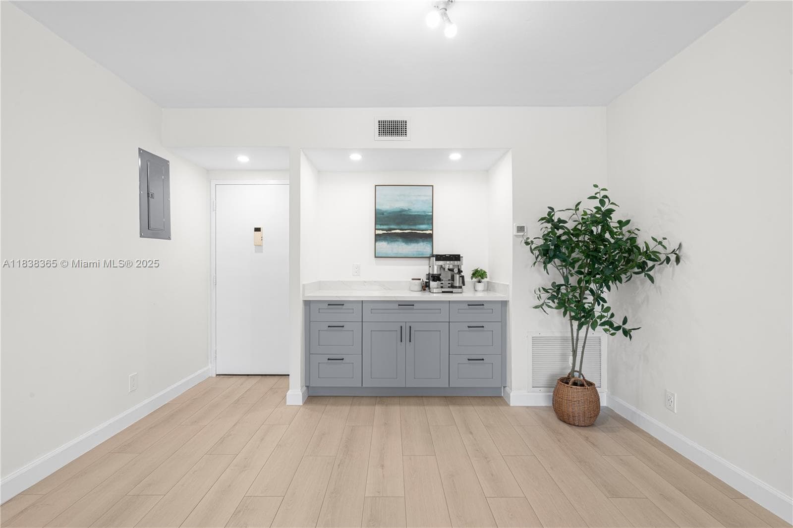 Hillcrest · #314B in Hollywood - Photo 8