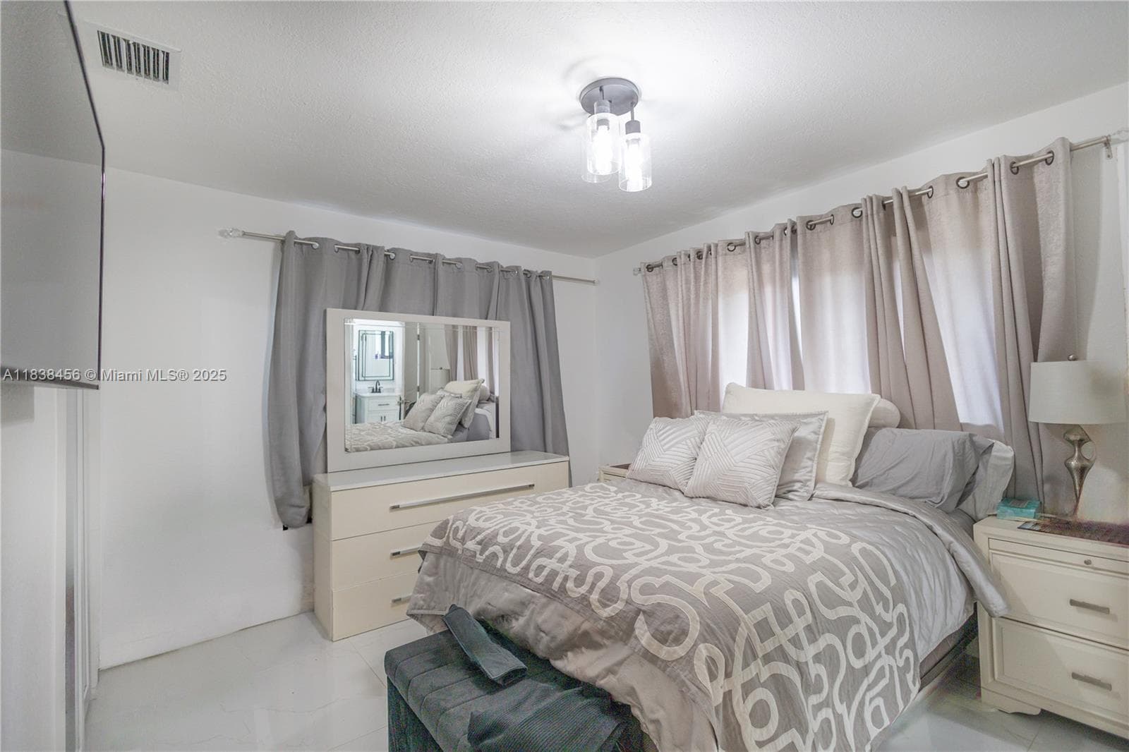 2841 NW 9th Ave photo 8