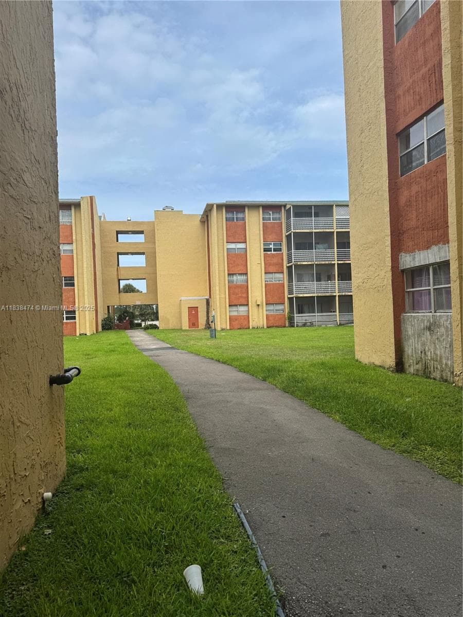 Sunset Hills · #413 in Lauderdale Lakes - Photo 3