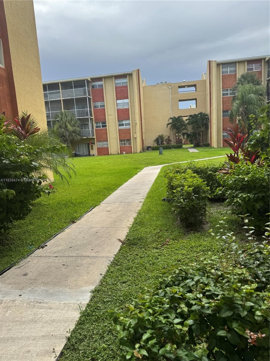 Sunset Hills · #413 in Lauderdale Lakes - Photo 5