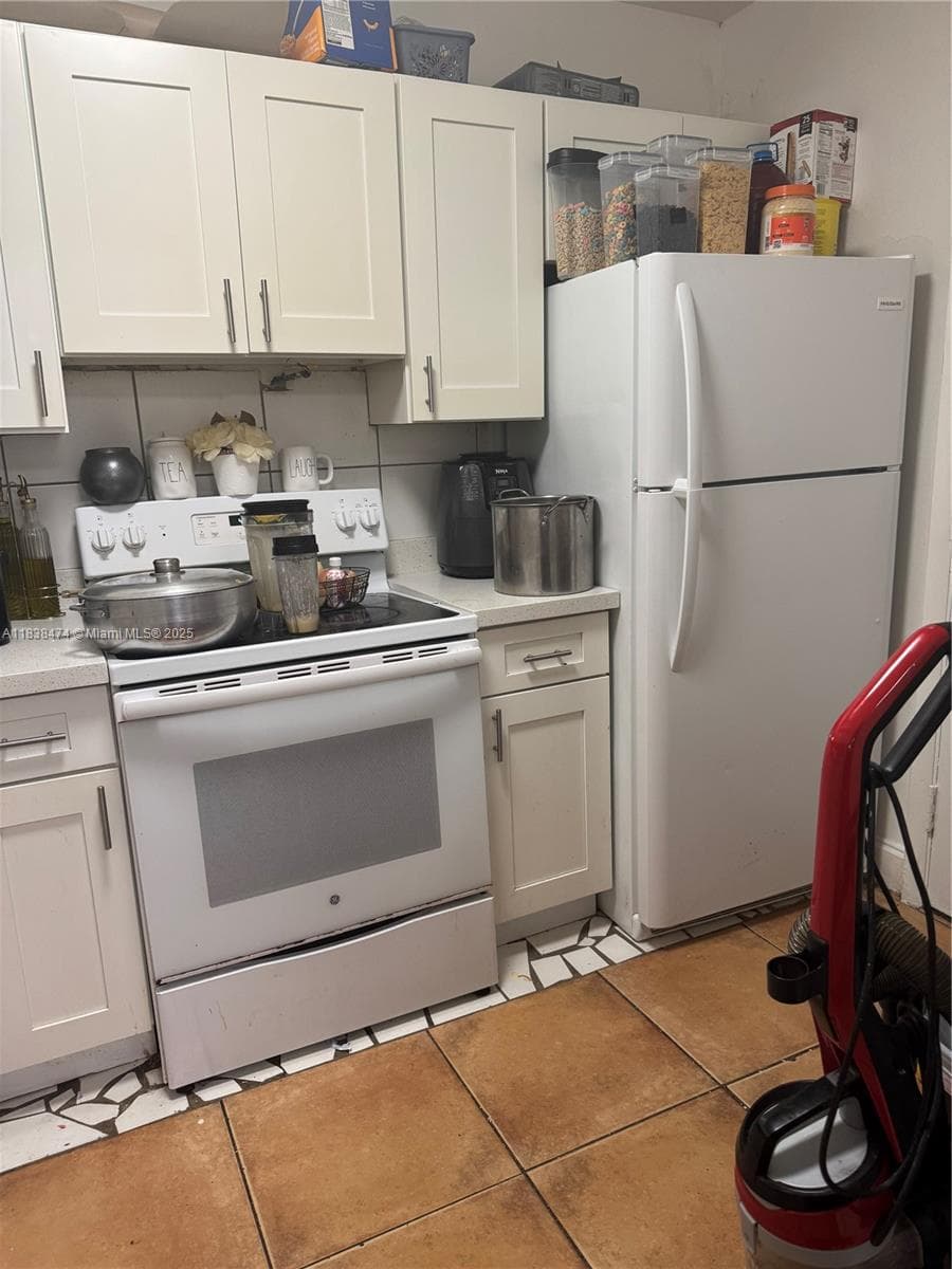 Sunset Hills · #413 in Lauderdale Lakes - Photo 15