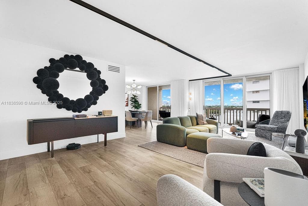 CARAVELLE CONDO · #PHD in Bay Harbor Islands - Photo 2