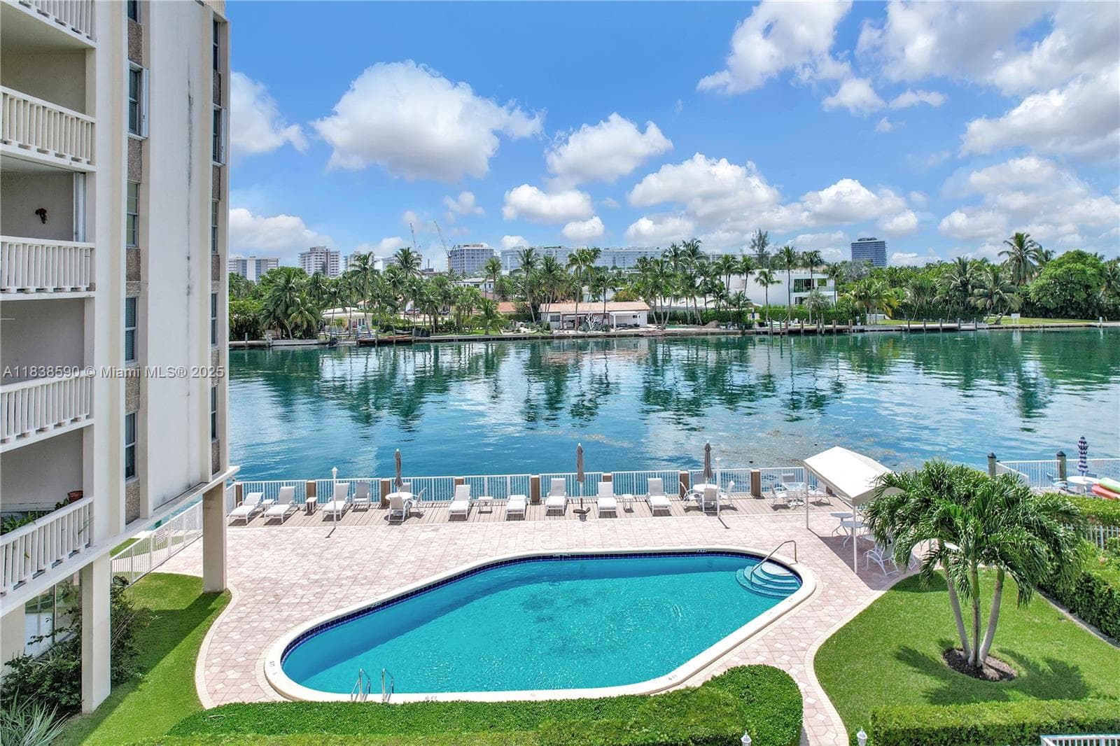 CARAVELLE CONDO · #PHD in Bay Harbor Islands - Photo 17