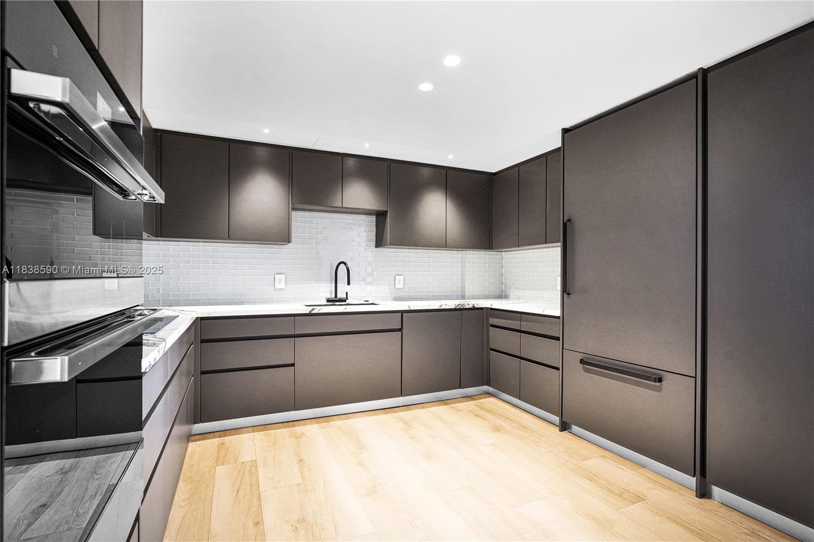 CARAVELLE CONDO · #PHD in Bay Harbor Islands - Photo 21