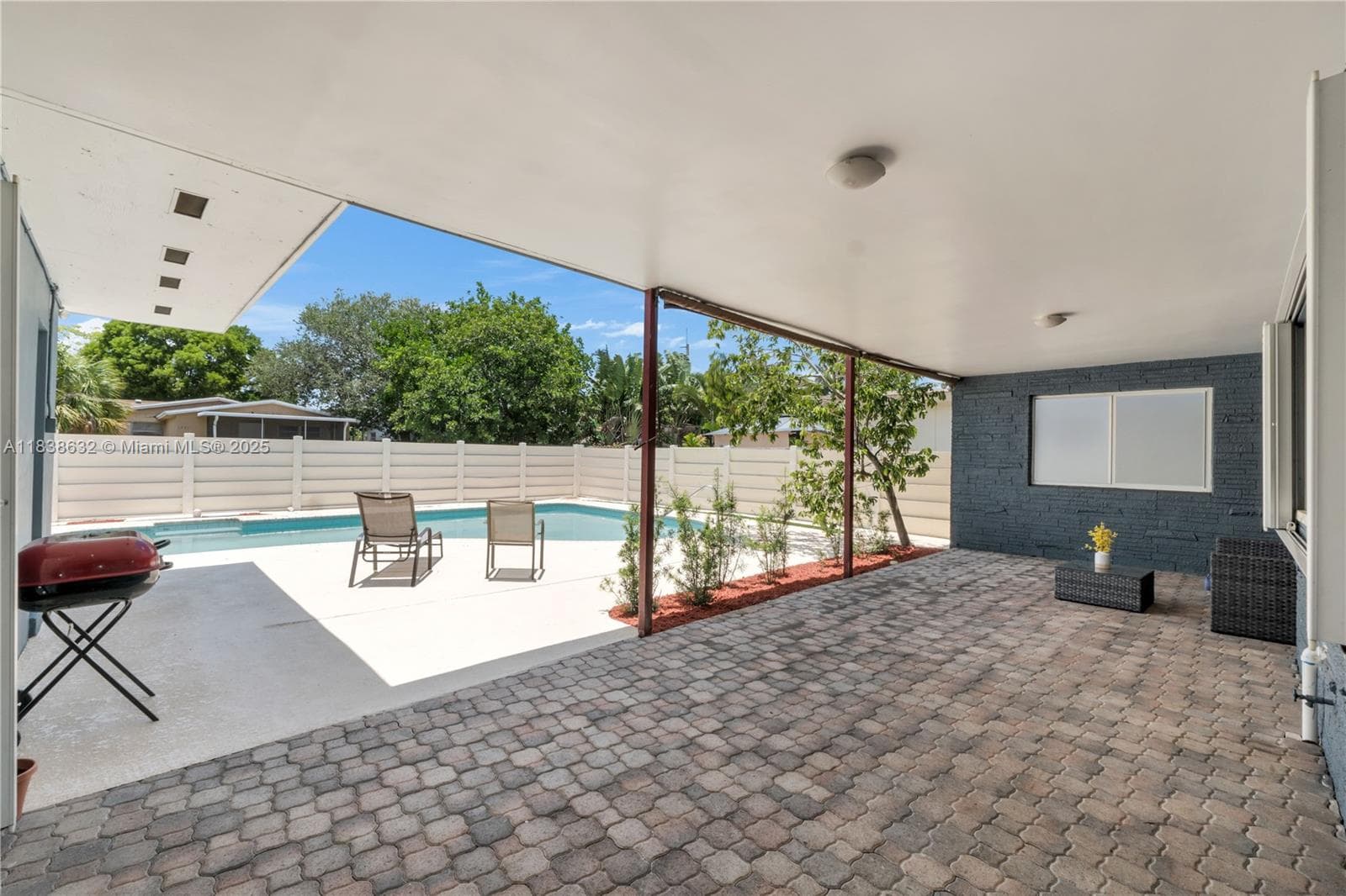 1730 N 55th Ave photo 14