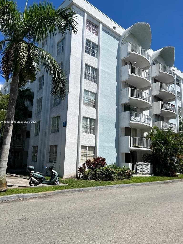 MONTECARLO CONDO · #D-407 in Miami - Photo 1