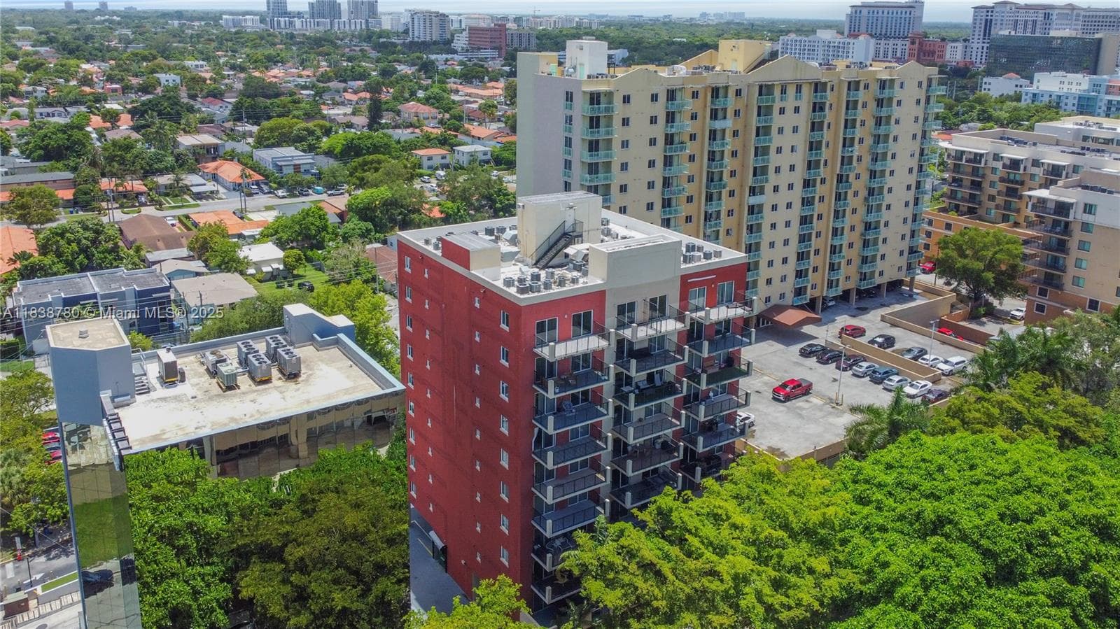 EMERALD PLAZA ON CORAL WA · #904 in Miami - Photo 15