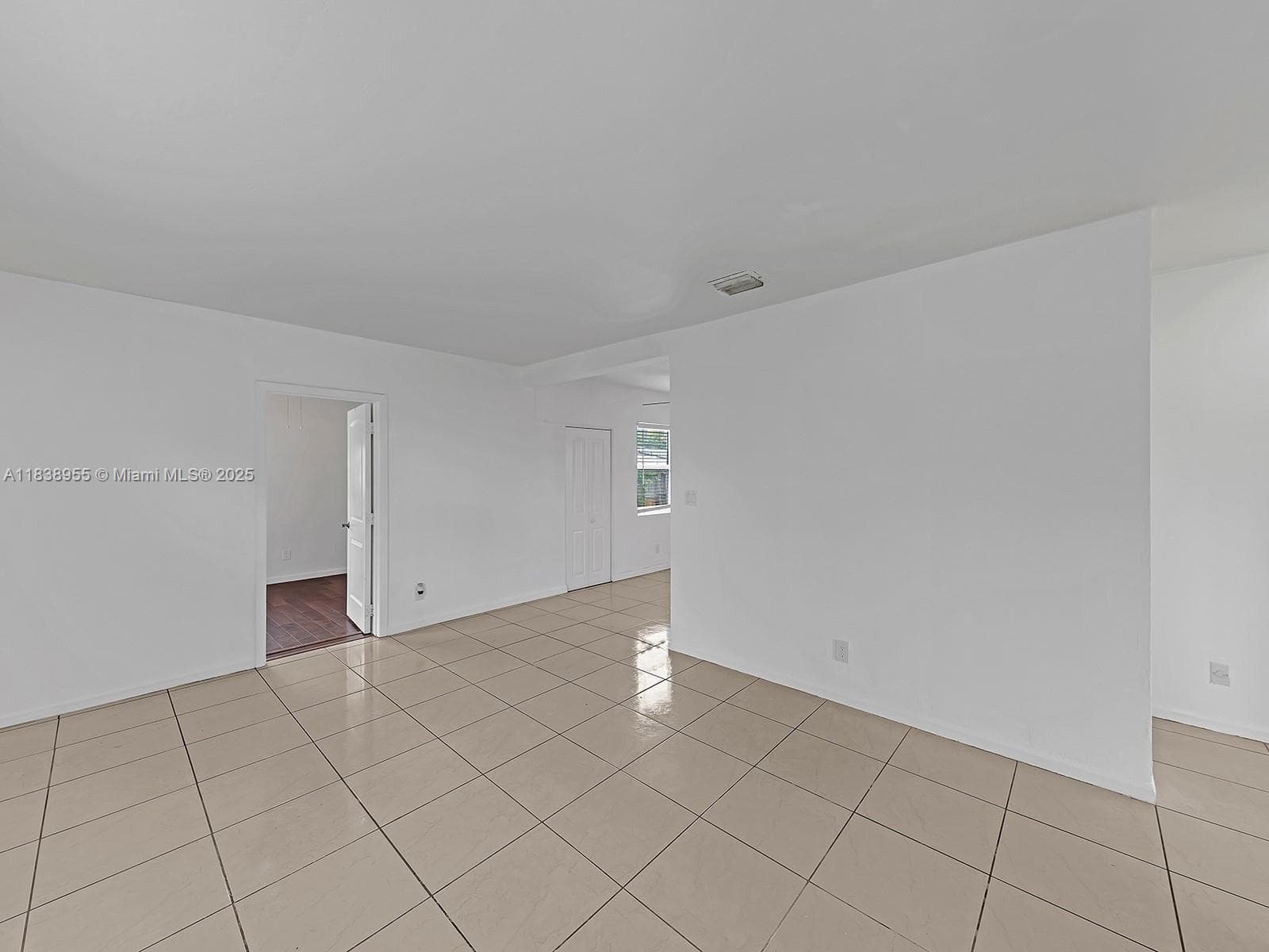 1636 NE 15th Ave photo 10