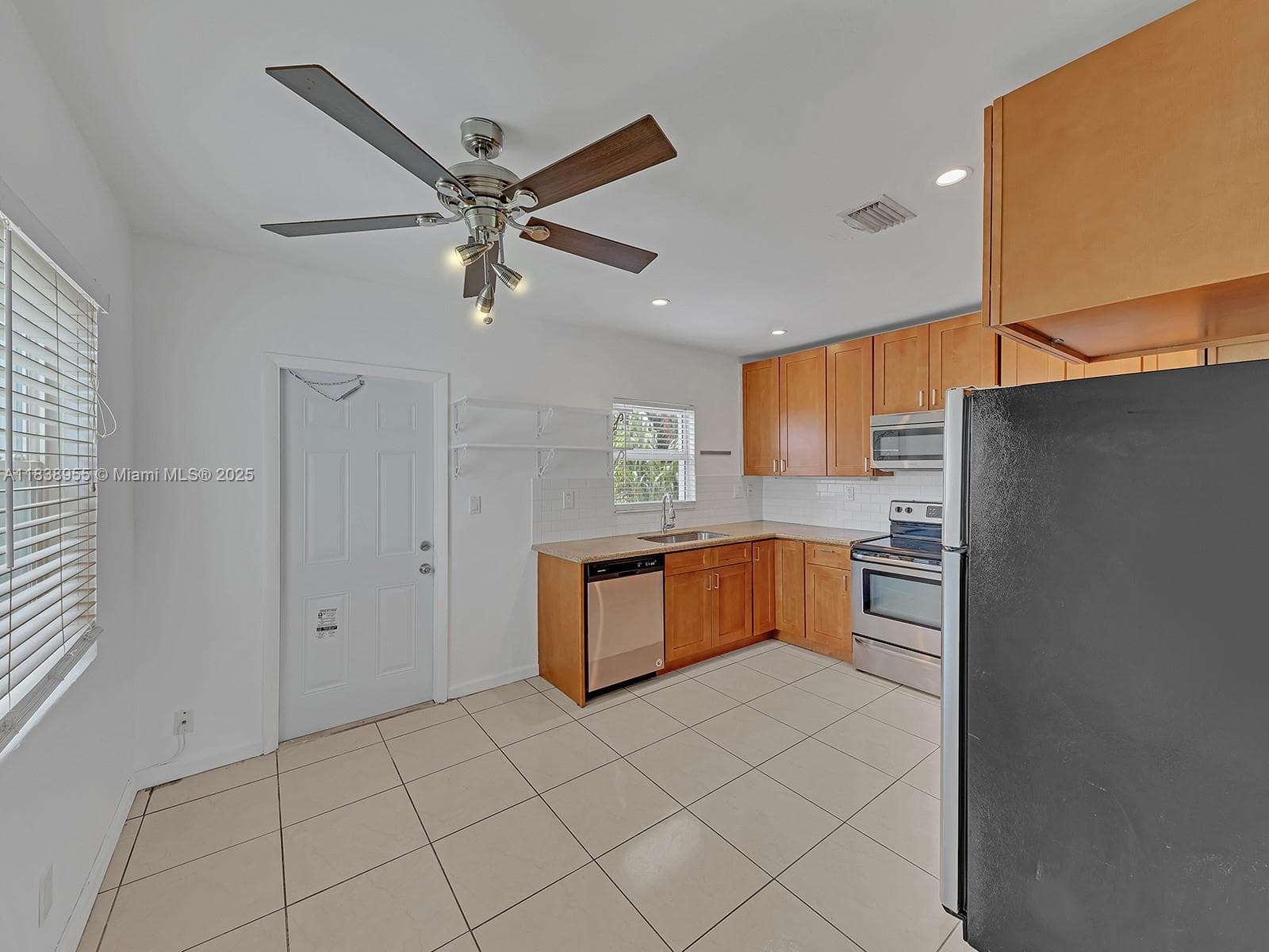1636 NE 15th Ave photo 15