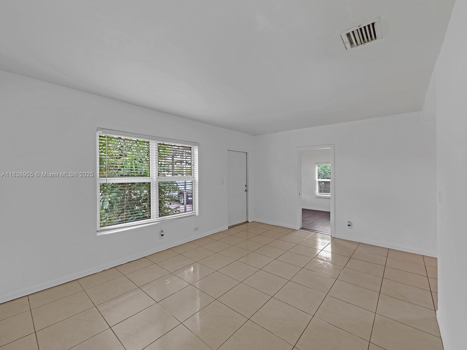 1636 NE 15th Ave photo 8
