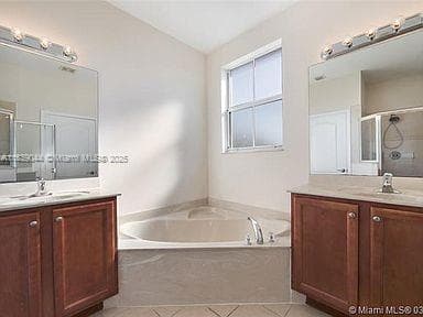 991 NE 30th AVE #991 photo 14