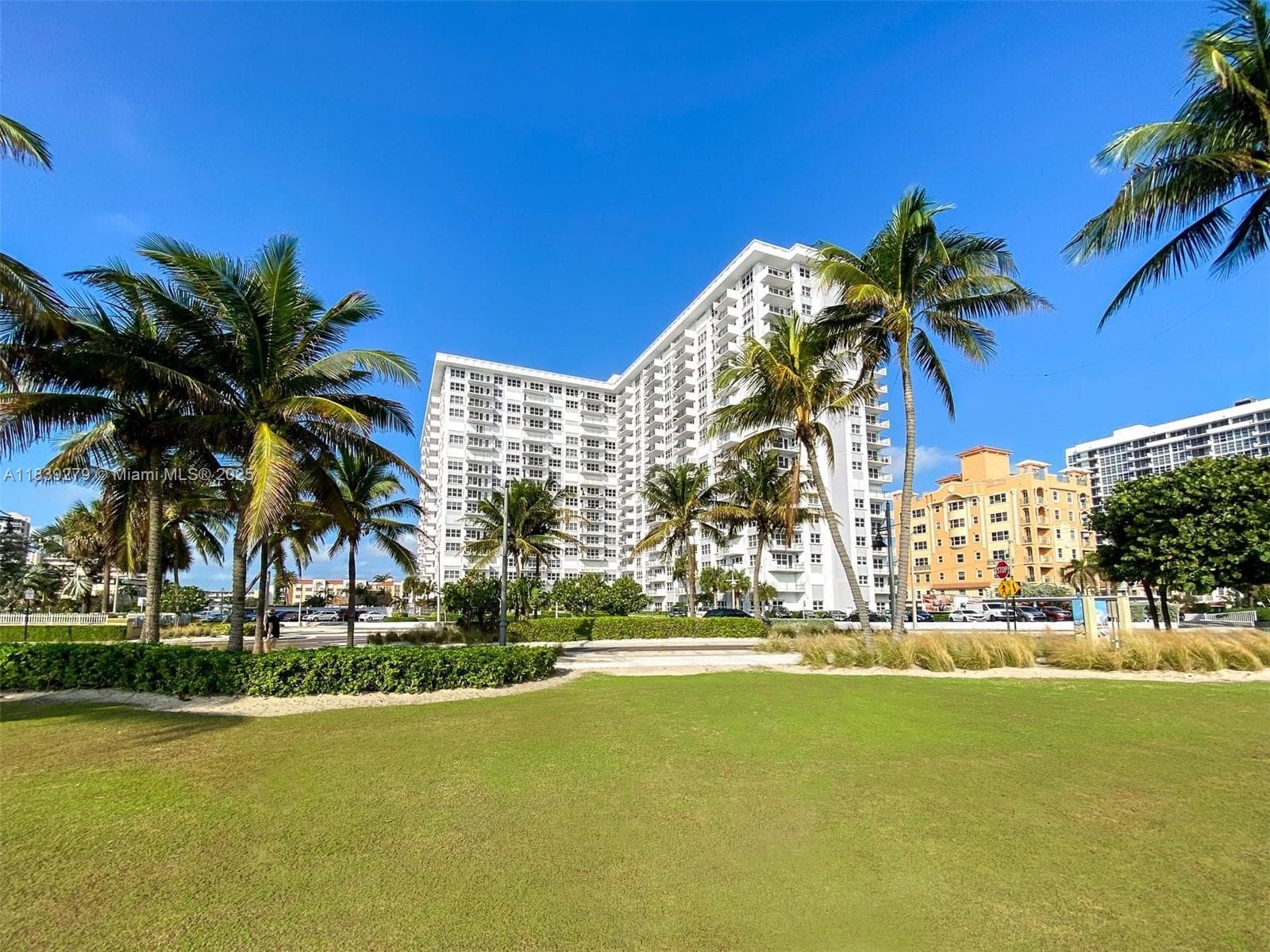 PARLIAMENT HOUSE · #815 in Pompano Beach - Photo 31