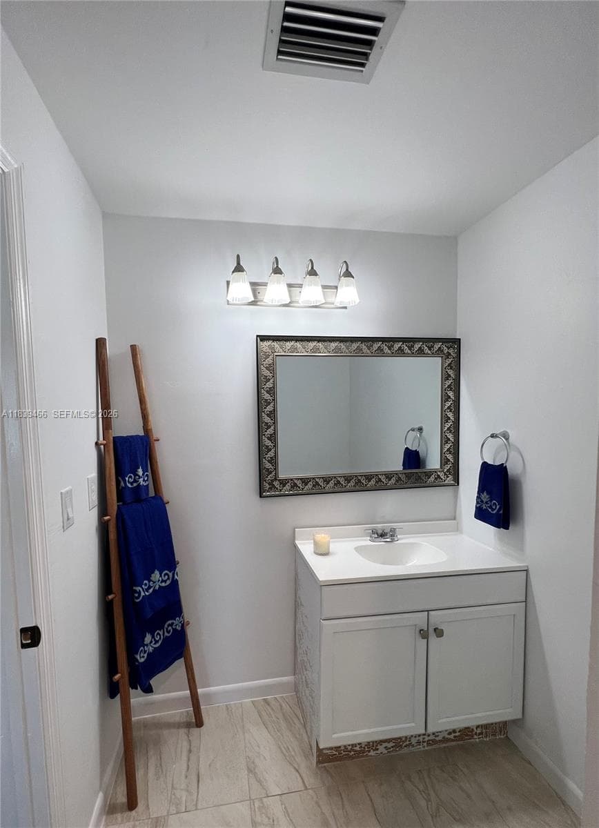 5803 Arthur St photo 13