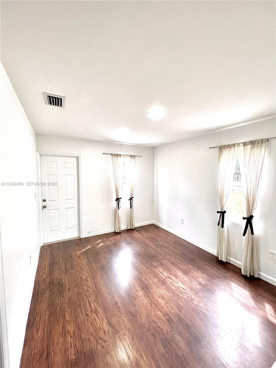 5803 Arthur St photo 10