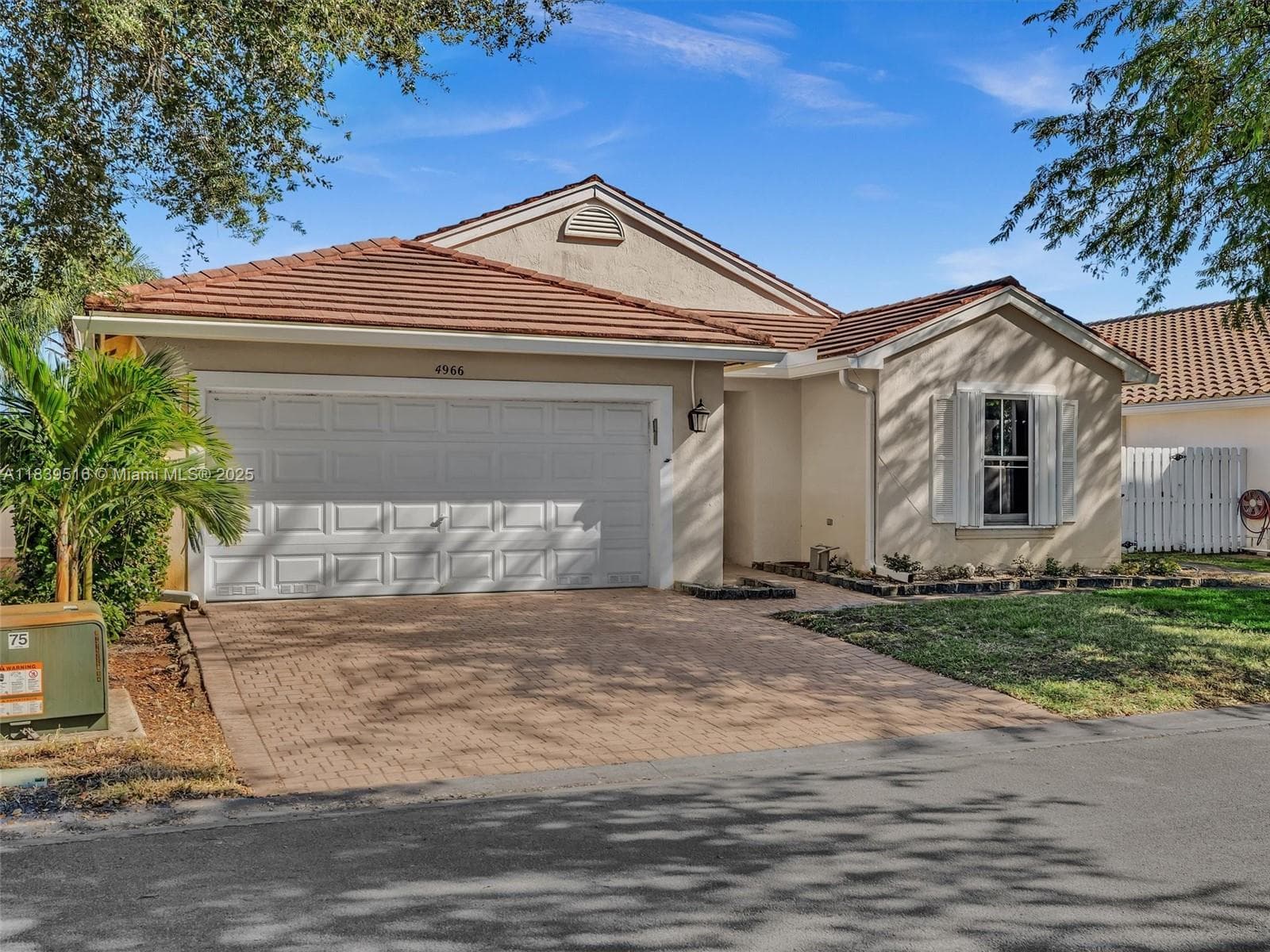 4966 SW 33rd Ter photo 2