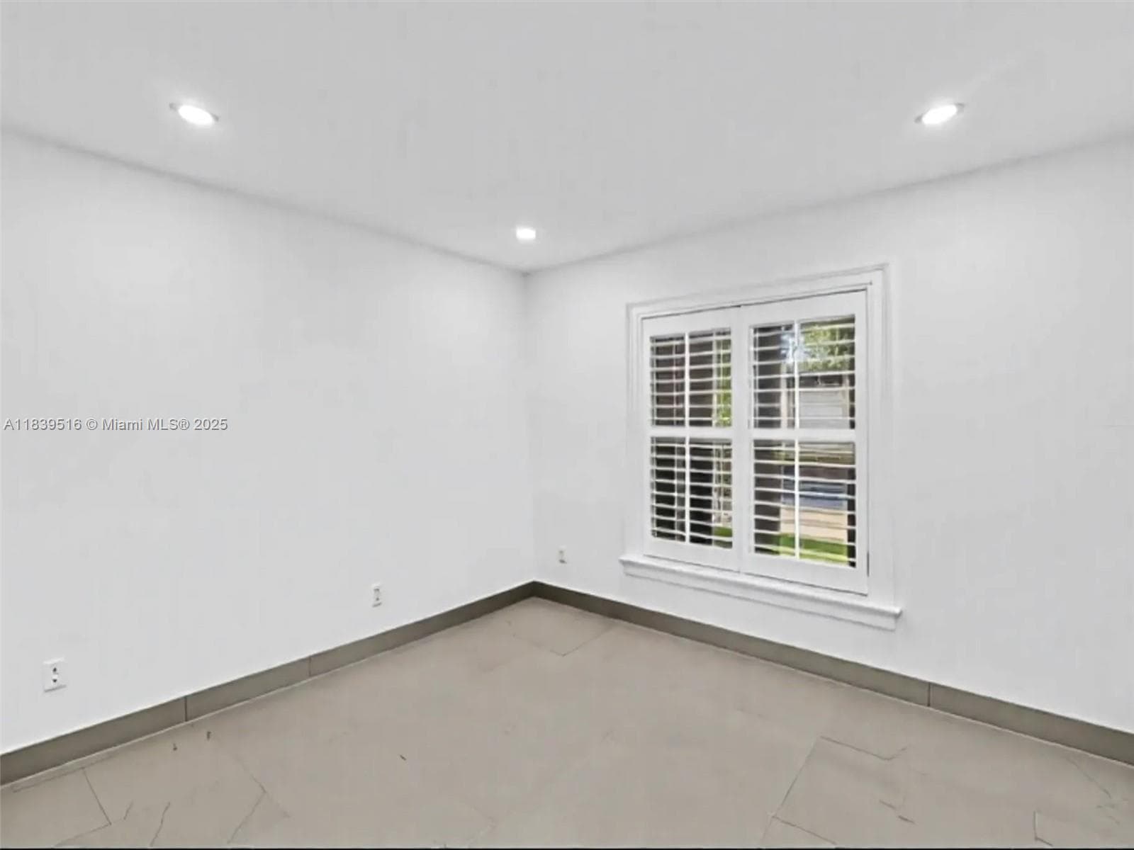 4966 SW 33rd Ter photo 7