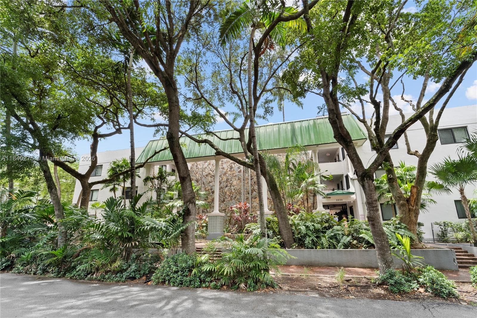 Courtyards of the Grove · #N211 in Miami - Photo 27