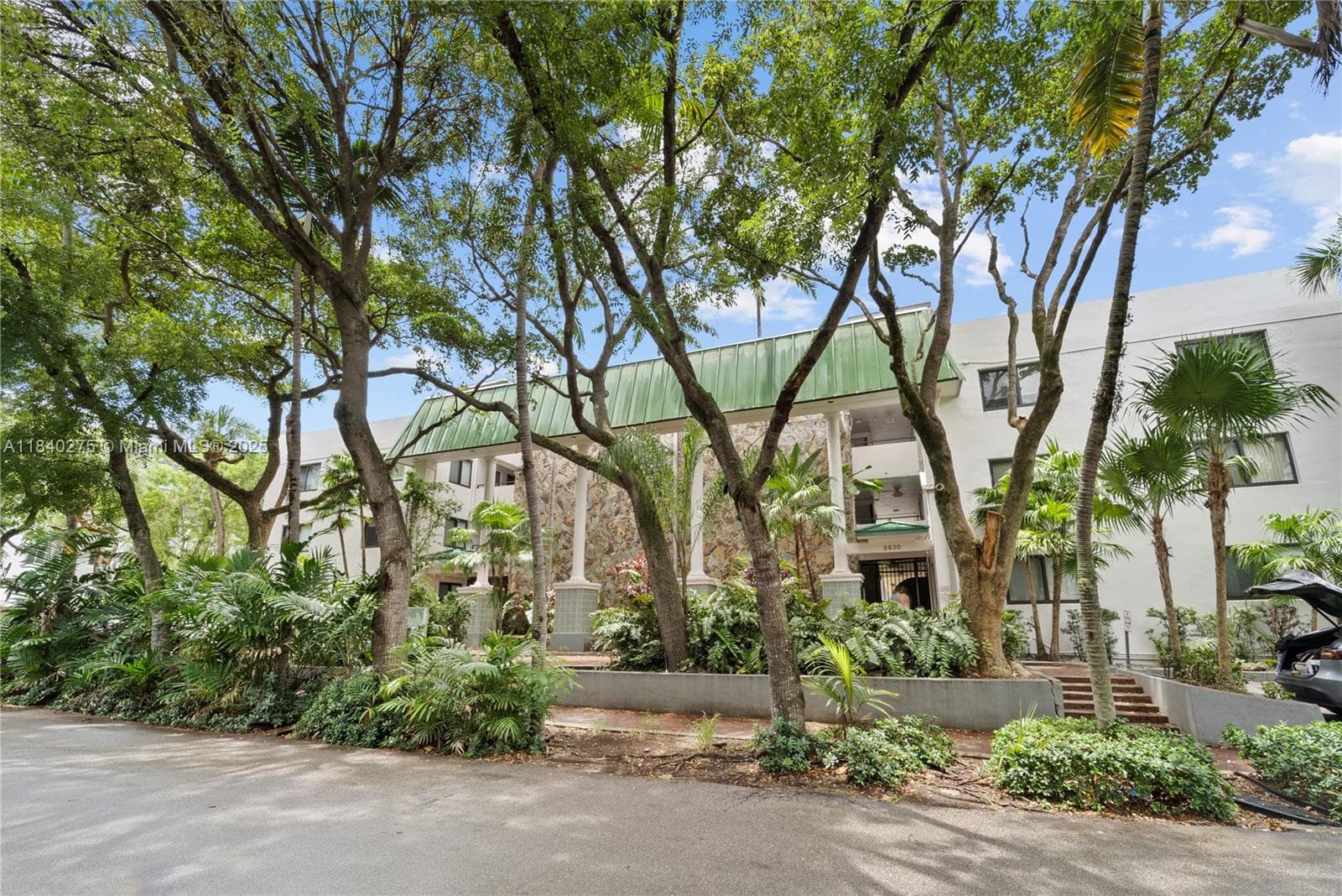 Courtyards of the Grove · #N211 in Miami - Photo 24