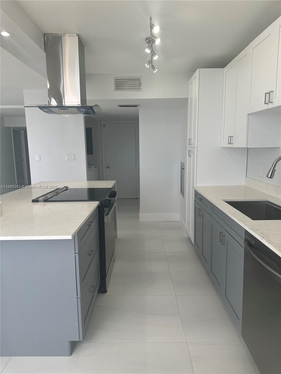 Plaza South · #17C in Fort Lauderdale - Photo 12