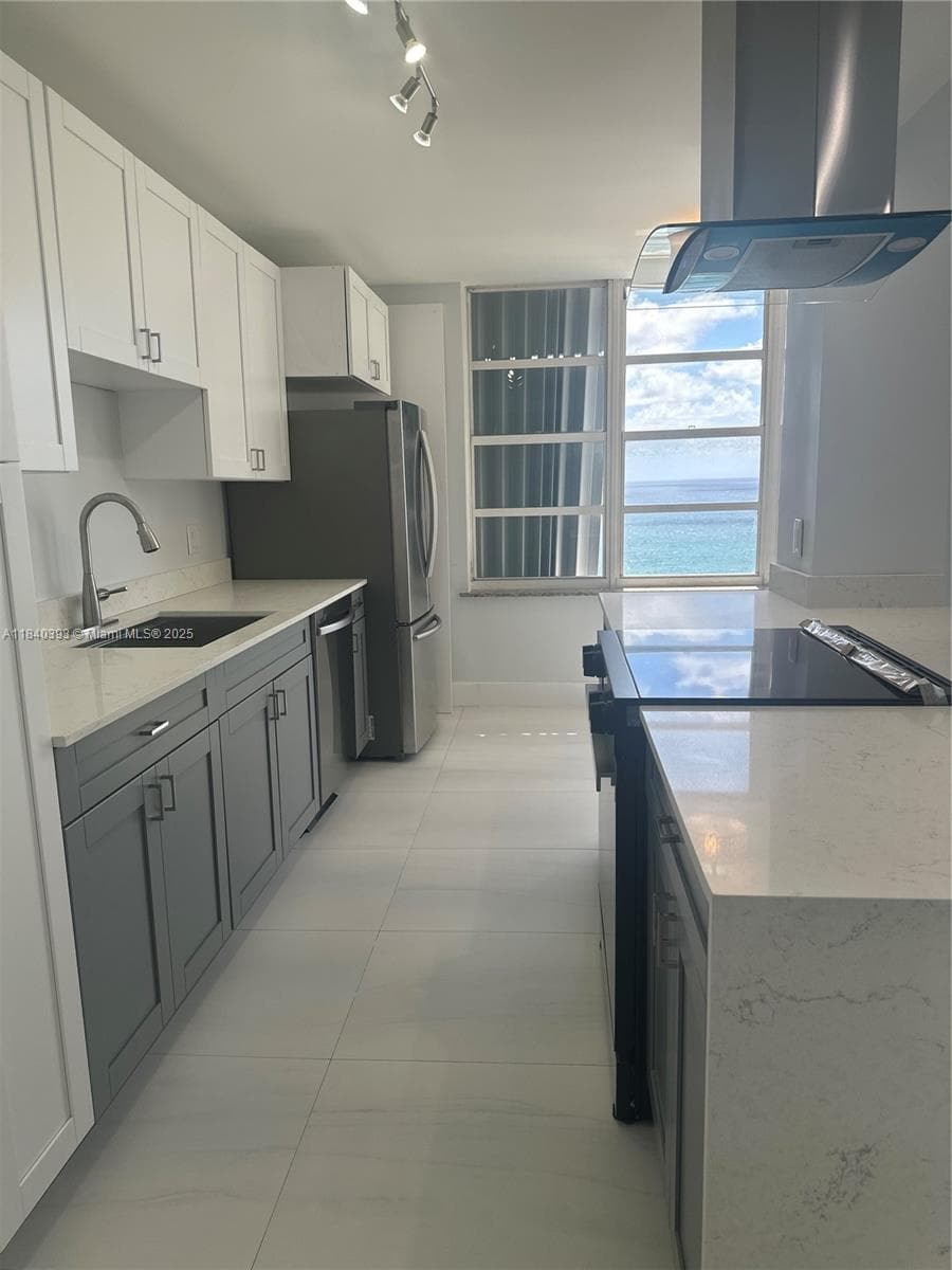 Plaza South · #17C in Fort Lauderdale - Photo 10