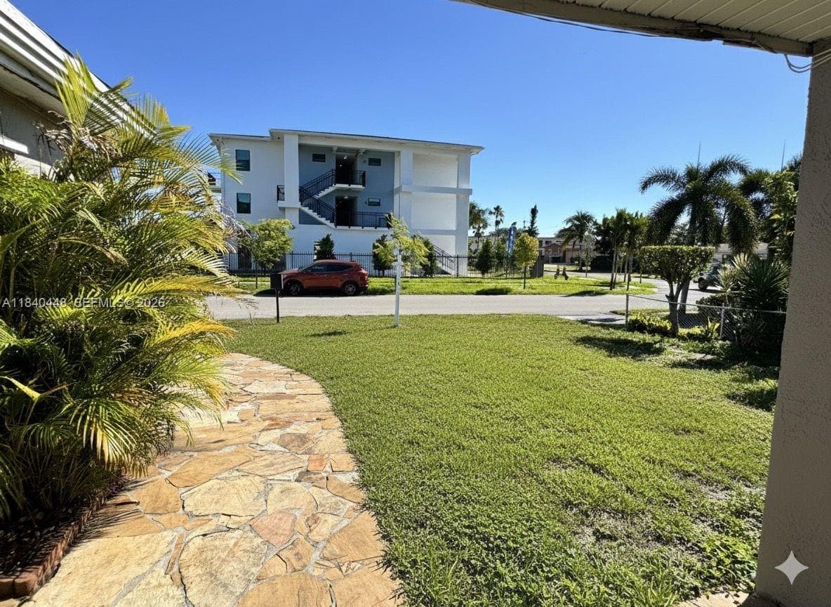433 SW 28th Ave photo 7