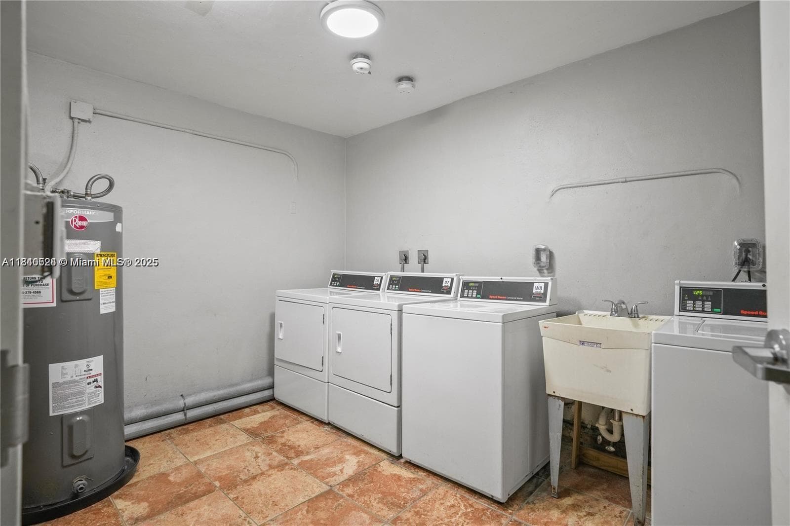 JADE WINDS GROUP ALLAMAND · #411-2 in Miami - Photo 17