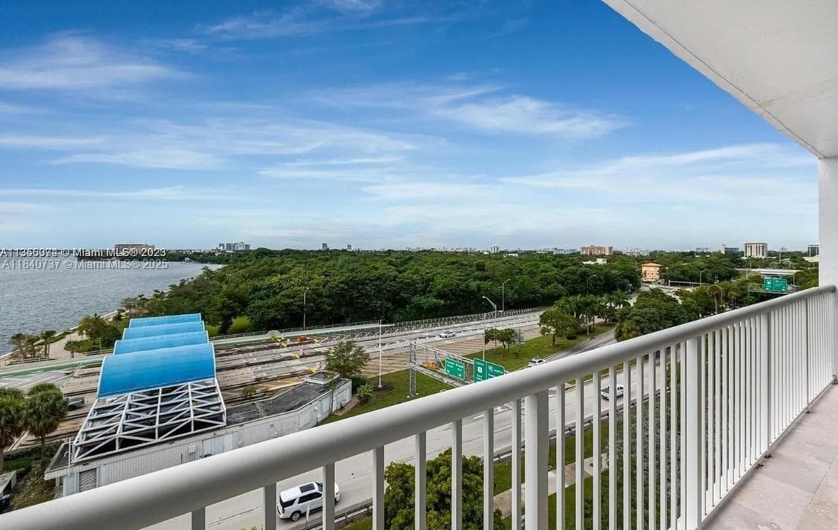 BRICKELL BISCAYNE CONDO · #10H in Miami - Photo 6