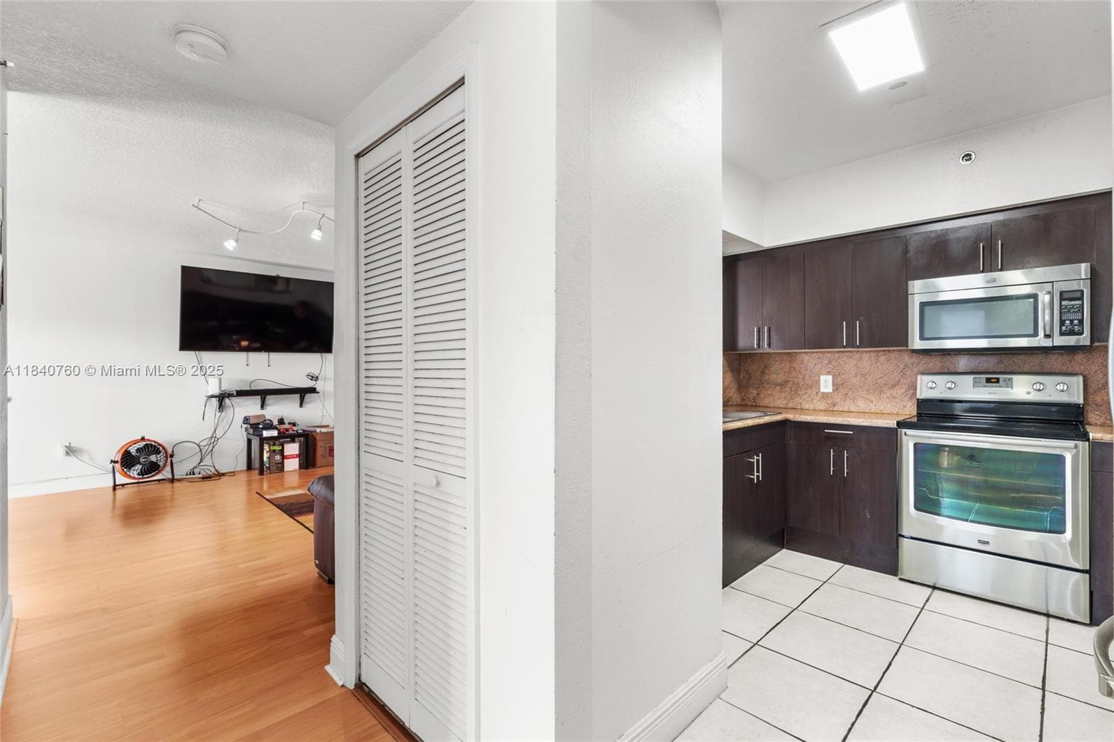 KEYSTONE COURTS · #W411 in Miami - Photo 6