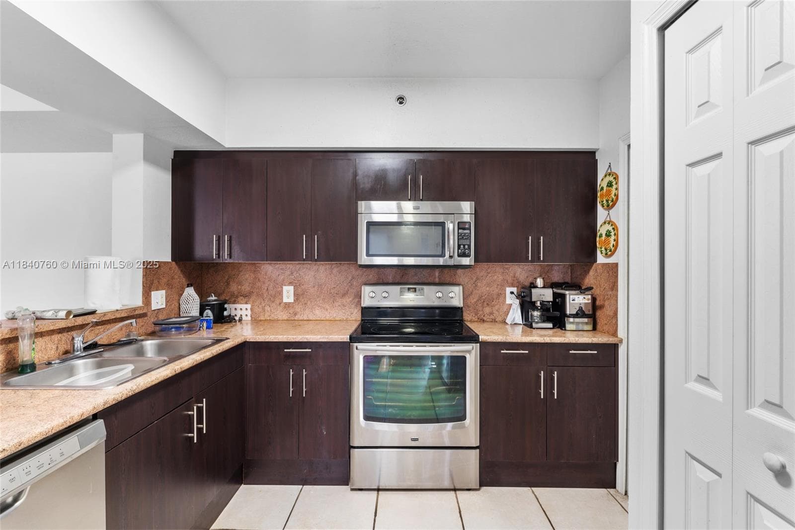 KEYSTONE COURTS · #W411 in Miami - Photo 9
