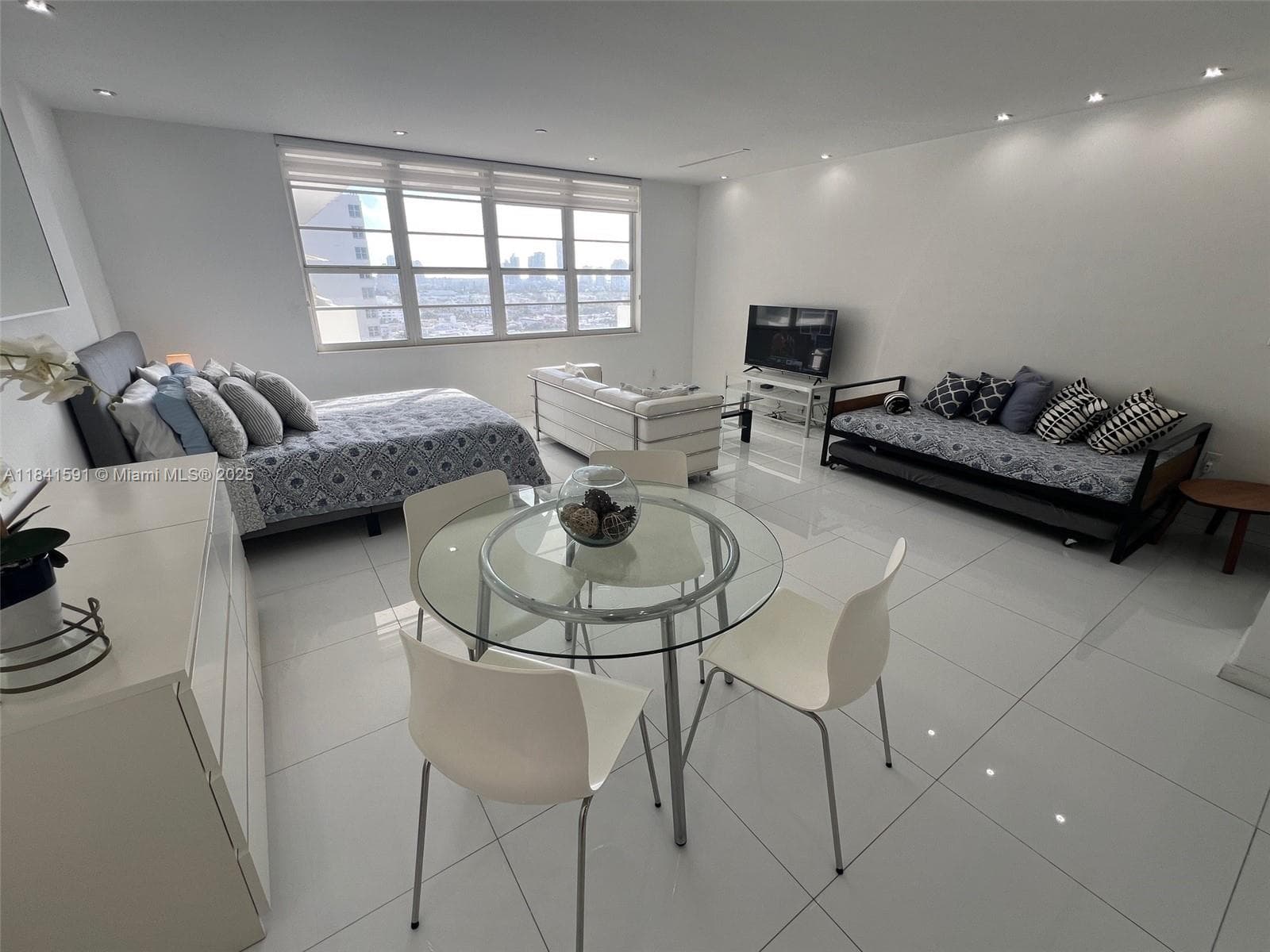 The Decoplage · #1601 in Miami Beach - Photo 4
