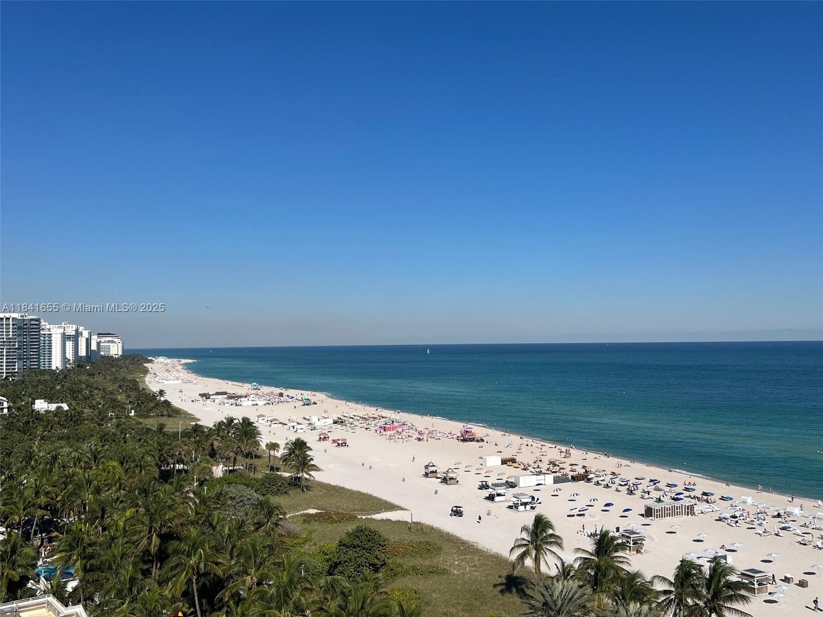 Beach view from Decoplage