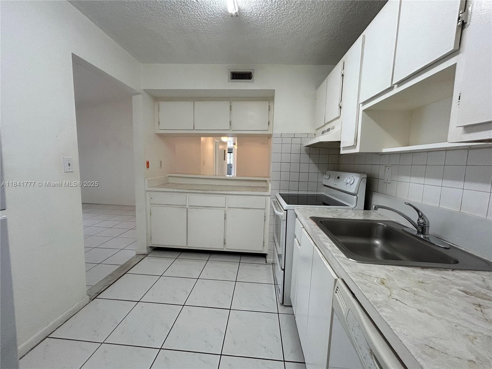 CARMEL LAKES CONDO NO 6 · #201 in Miami - Photo 6