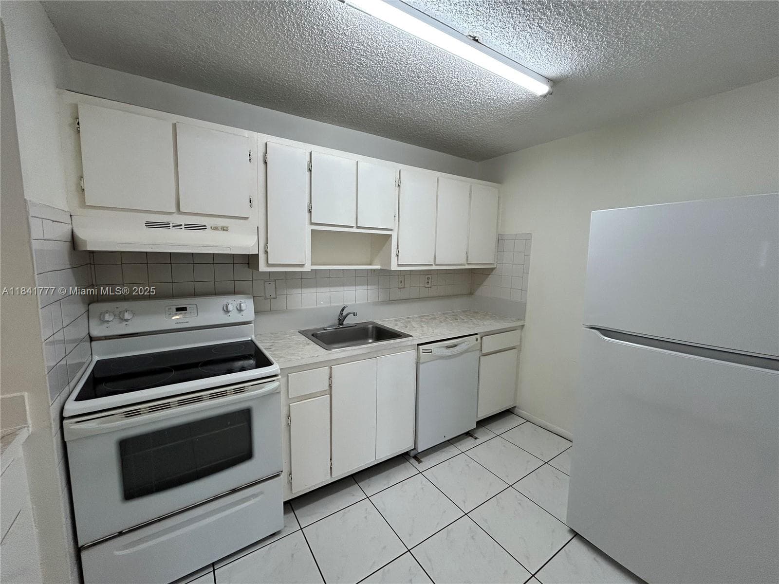 CARMEL LAKES CONDO NO 6 · #201 in Miami - Photo 5