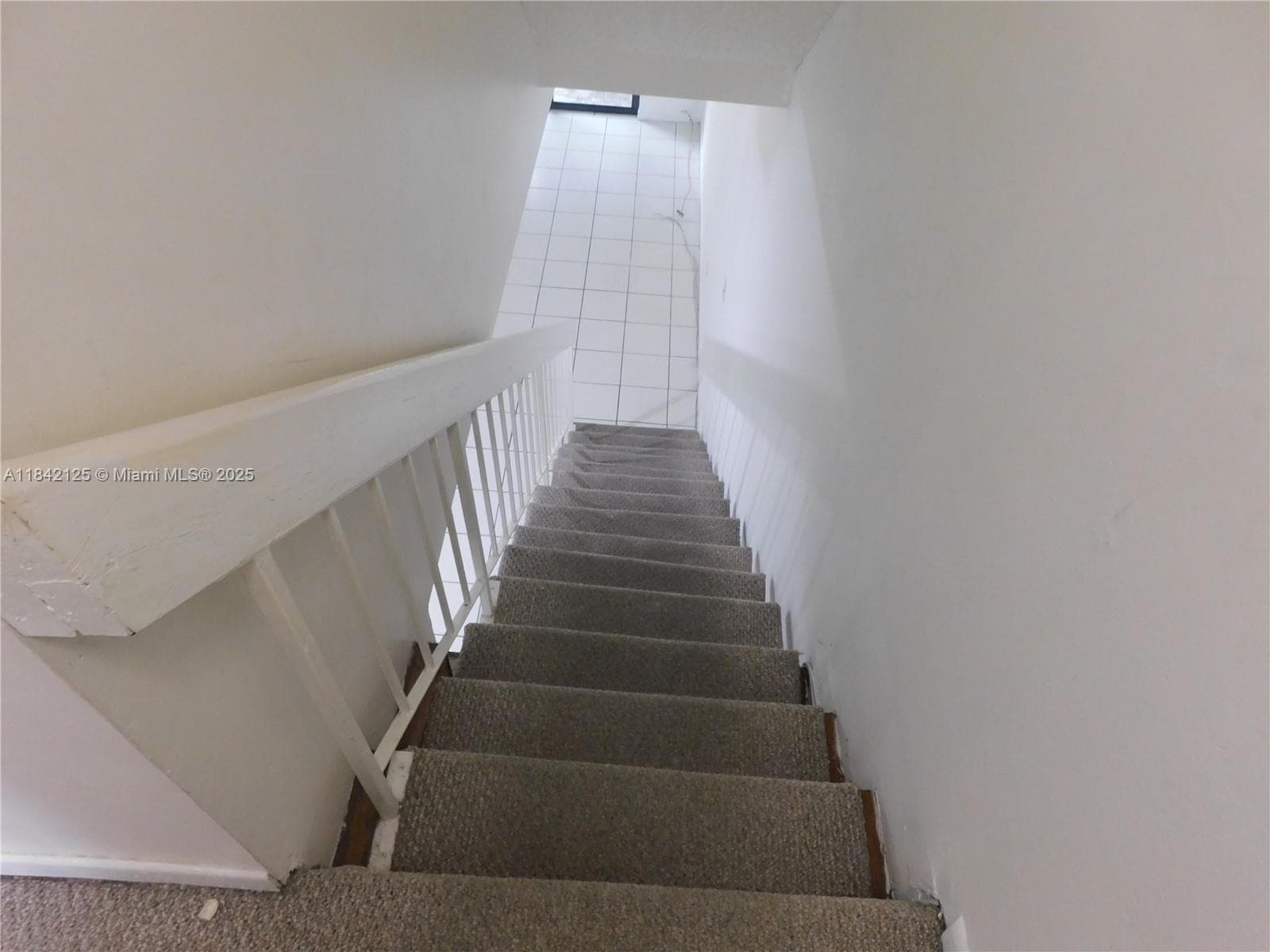 STAIRCASE - CARPETED