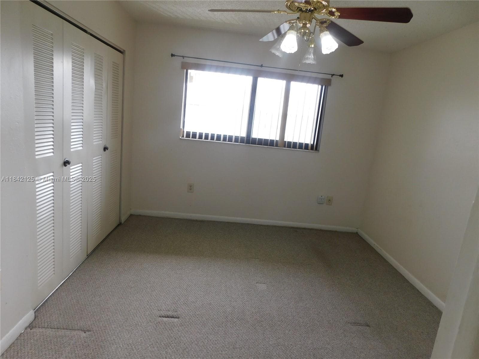 MASTER WITH PRIVATE BATHROOM
