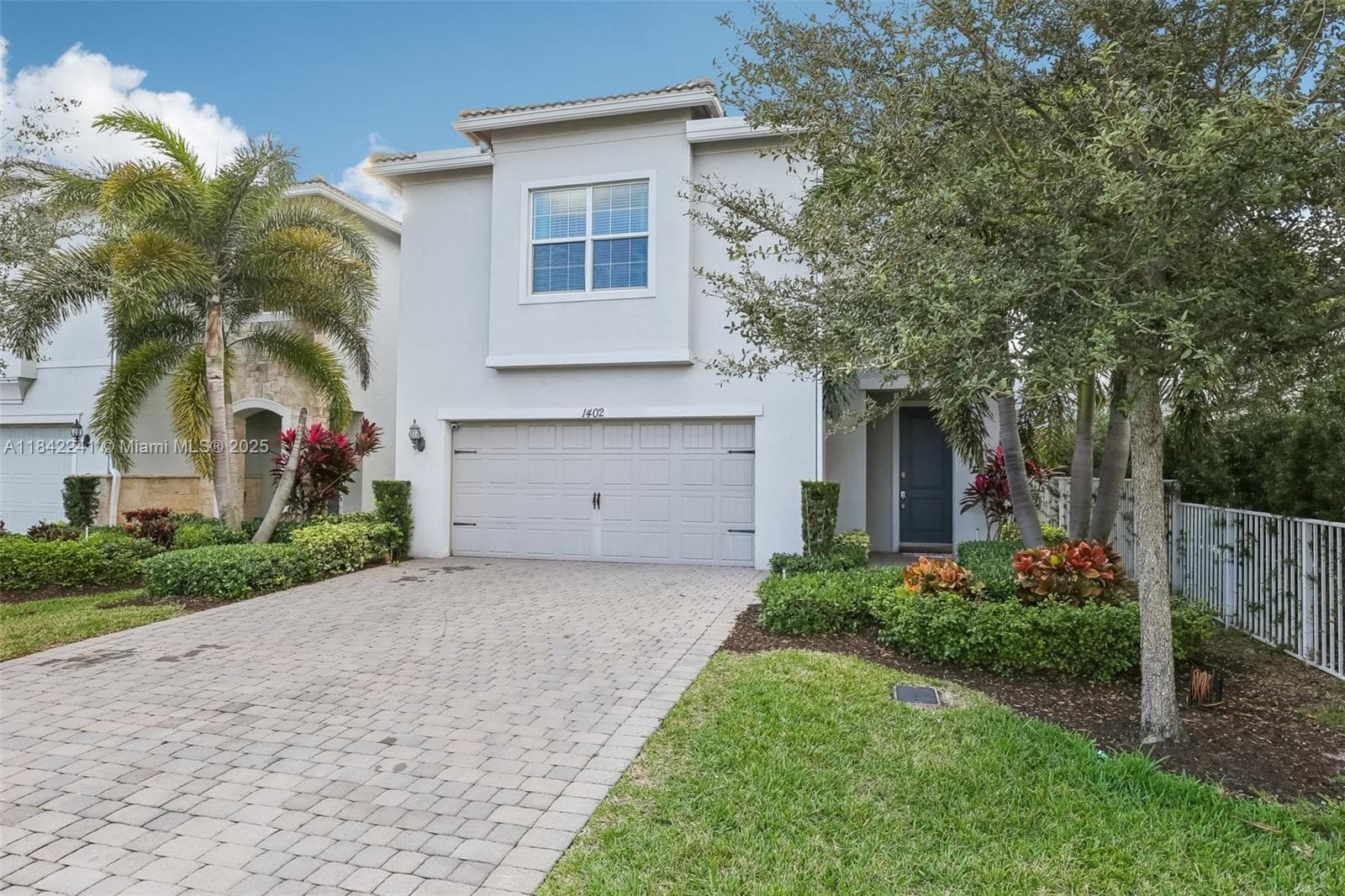 1402 Myrtle Oak Ter photo 3