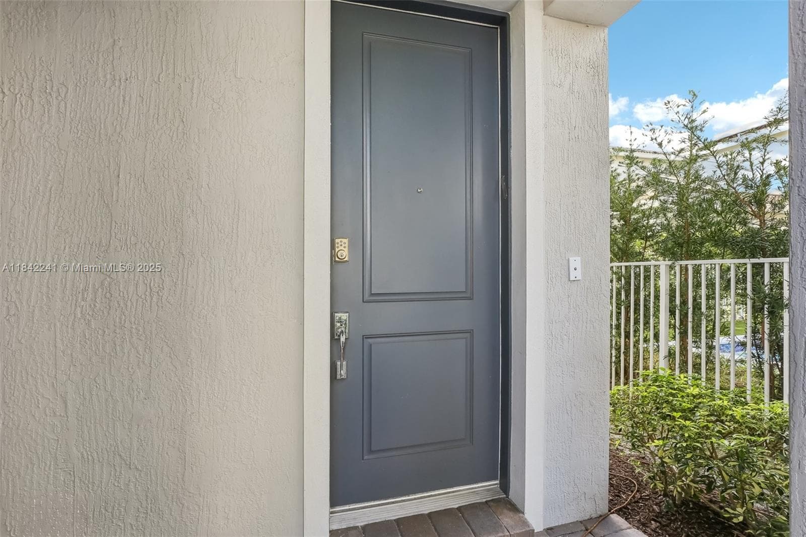 1402 Myrtle Oak Ter photo 5