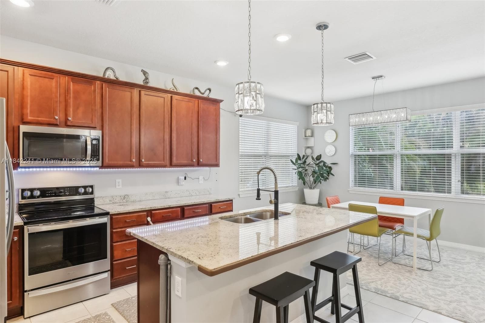 1402 Myrtle Oak Ter photo 15
