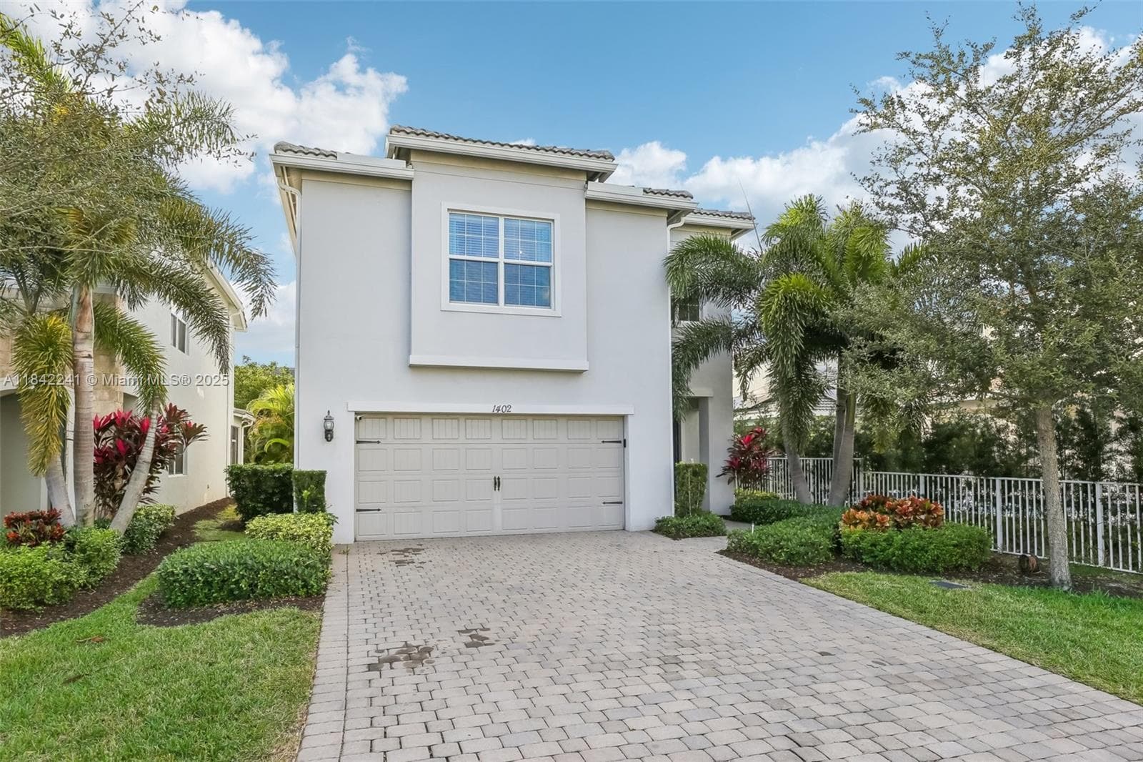 1402 Myrtle Oak Ter photo 4
