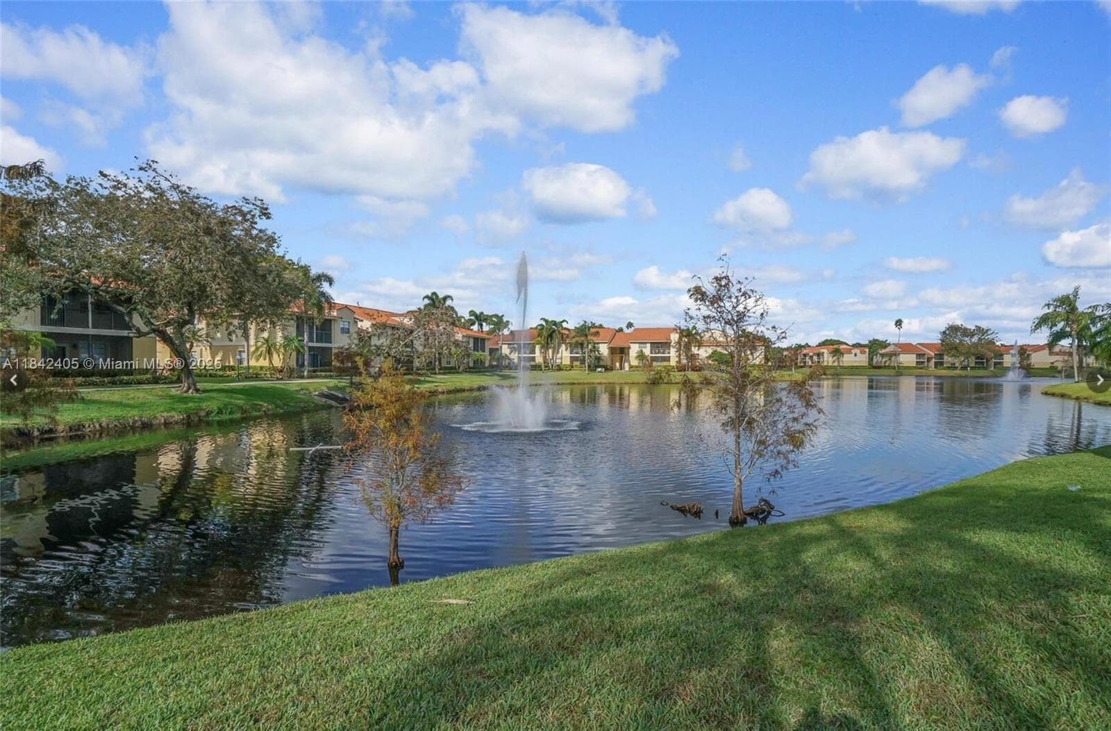 ROYAL POINCIANA CONDO · #314 in Pompano Beach - Photo 2