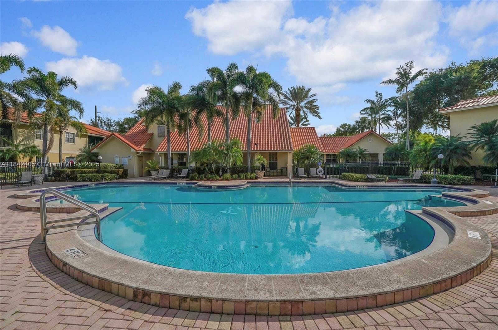 ROYAL POINCIANA CONDO · #314 in Pompano Beach - Photo 4