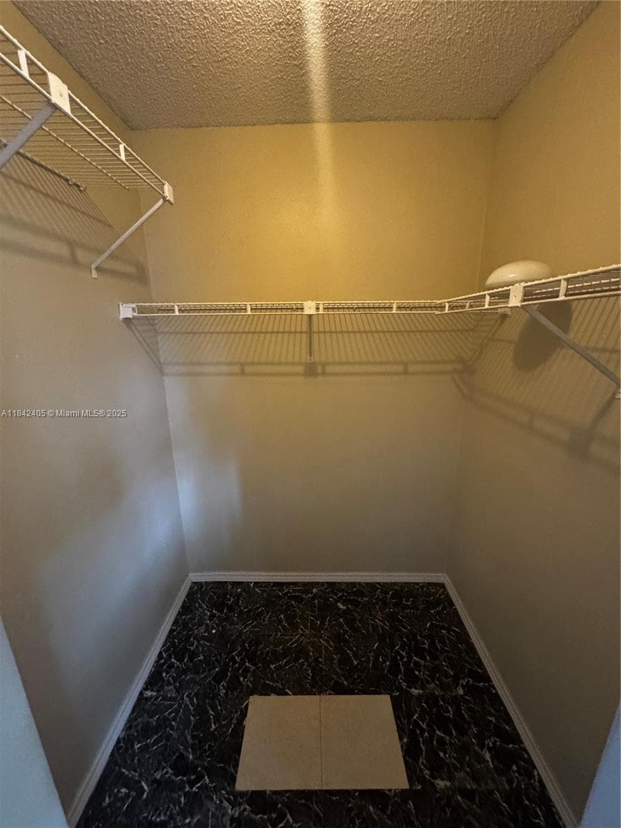 Walking Closet